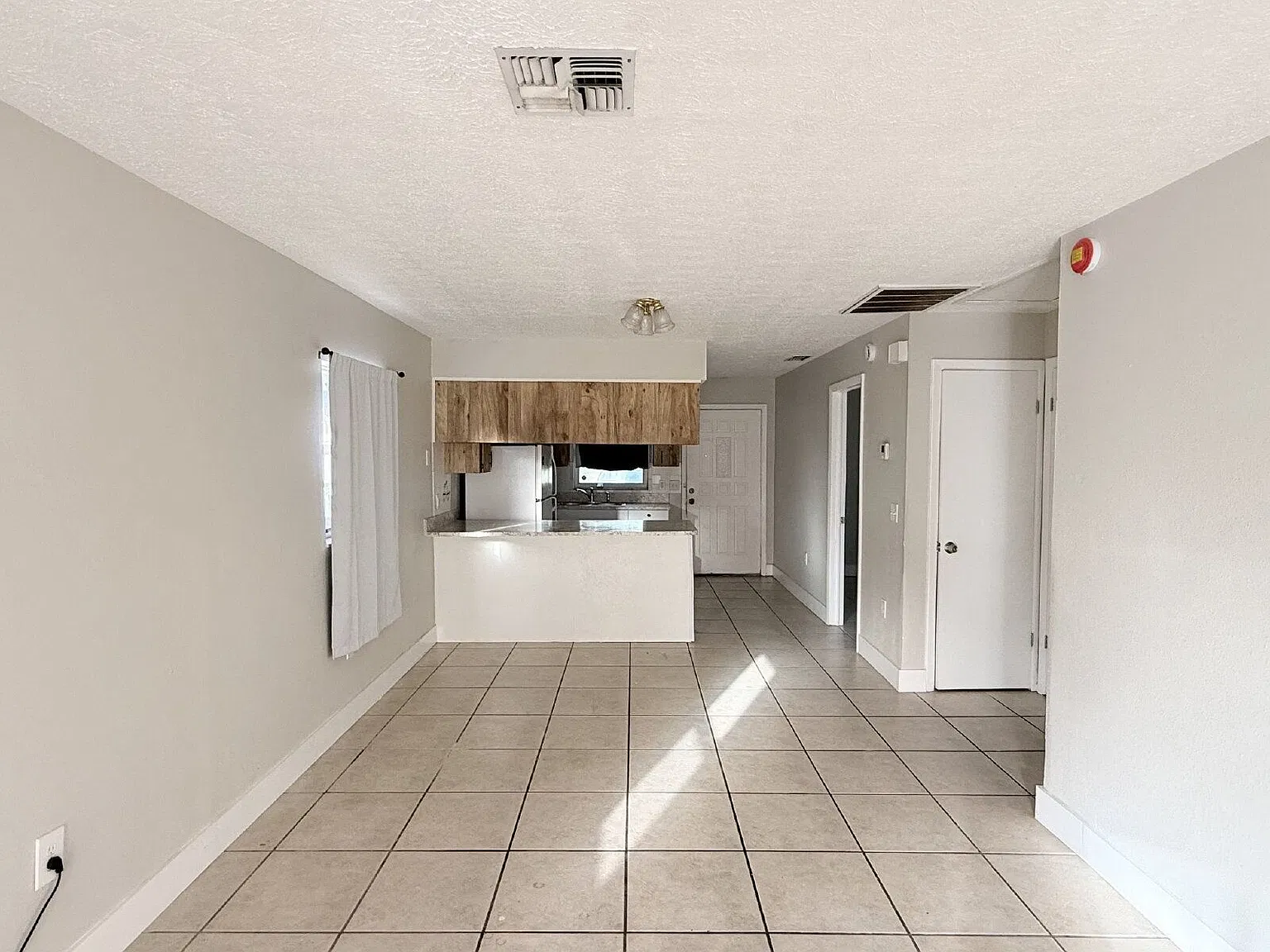 2 bed, 1.0 bath, 880 sqft, $1,200 — Photo 3