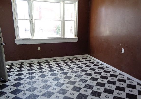 5th image of 2442 N Luna Ave