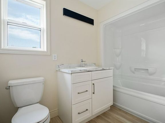 3rd image of 479 Dalhousie St #B