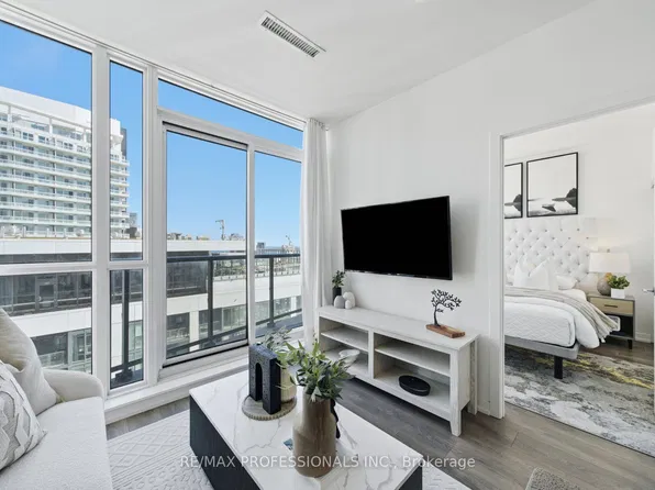 49 E Liberty St #Penthouse 08, Toronto, ON M6K 0A7