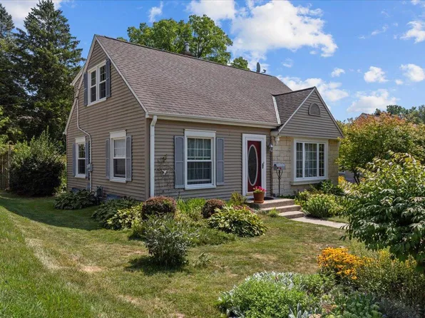 142 Tower DRIVE, Port Washington, WI 53074