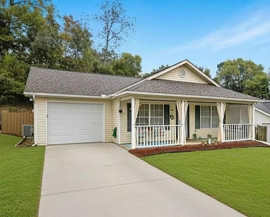 2nd image of 131 Emerald Court Pl