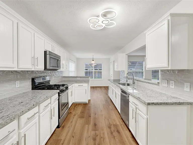 8518 Windy Thicket Ln — Photo 1