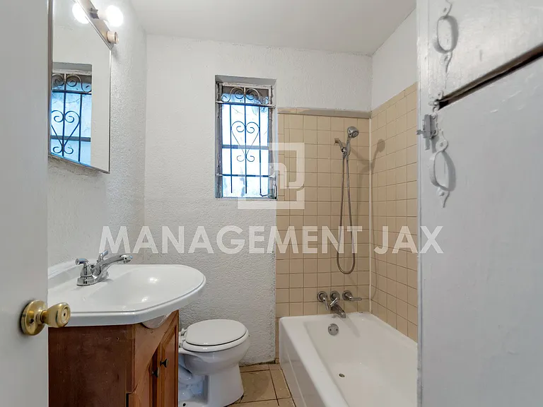 1464 W 6th St — Photo 6