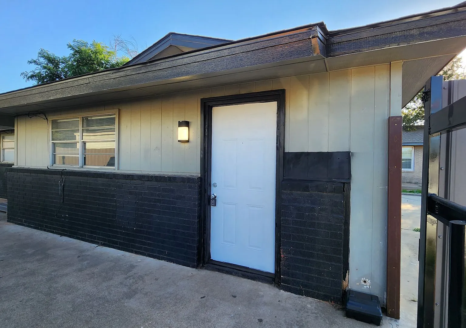 DR 2207 15th Street — Photo 2