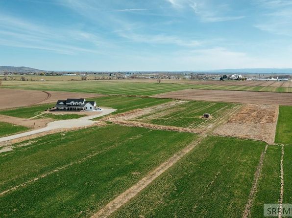 3 Country Ln, Lewisville, ID 83431
