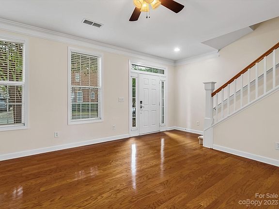 4th image of 192 Welton Way
