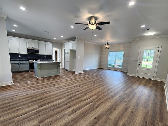 3rd image of 118 Sawtooth Dr