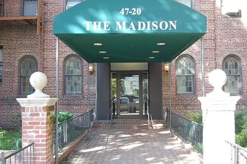 4720 42nd St APT 1J photo 1