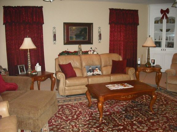 24 x 26 Family Room : Great room for family gatherings or for game day!
