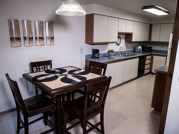 Birchwood Homes Apartments - Kitchen