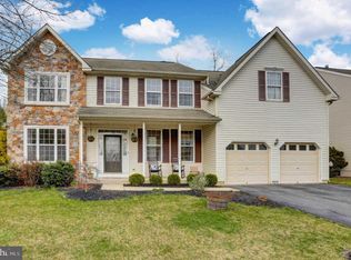 17 Oxford Dr, Morgantown, PA 19543