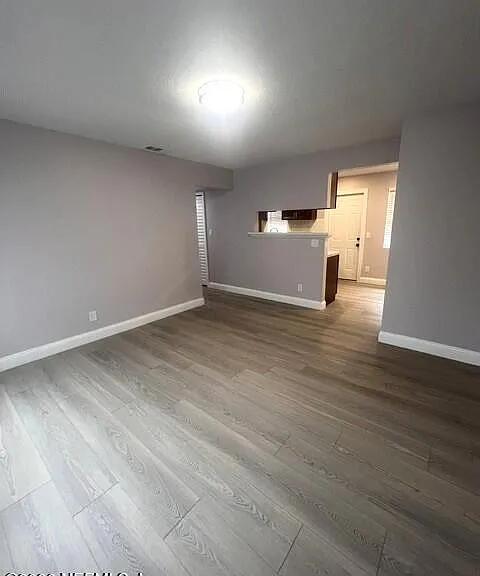 9206 Greenleaf Rd — Photo 4