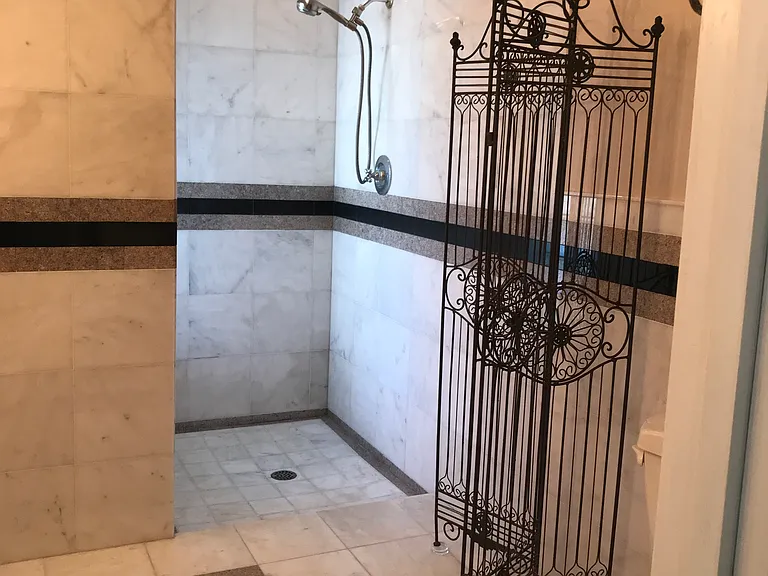 KAENNA TOILET AND WALK IN SHOWER