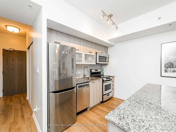 2nd image of 68 Abell St #622