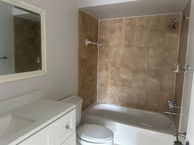 6109 SW 30th St #4 — Photo 15