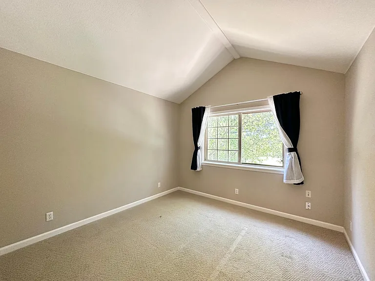 428 8th Ave — Photo 25