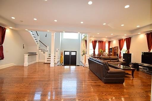 5th image of 4 Oakwood Dr