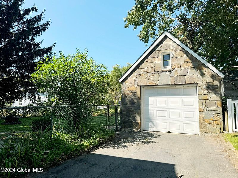 5th image of 23 Moreland Avenue