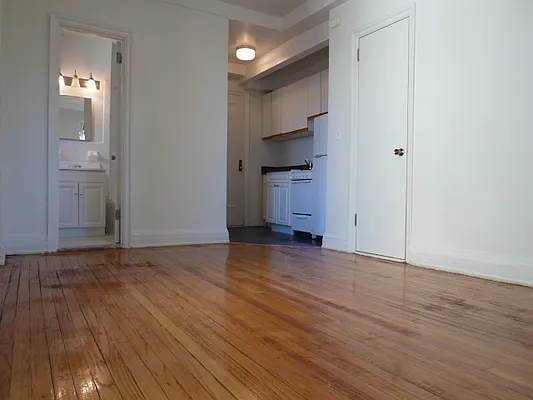 Rented by DSA Realty Midtown West | media 26