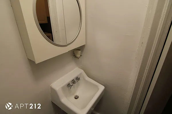 Rented by APT212 INC | media 18