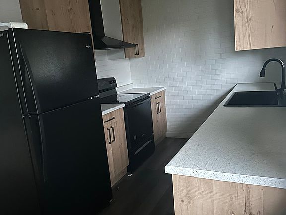 2nd image of 2318 Grandview Dr W