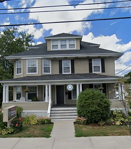 597 Main St #2 Photo 1