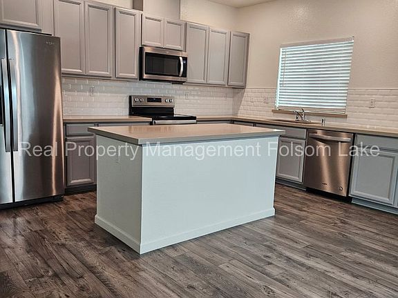 4th image of 3823 Roseparke Way