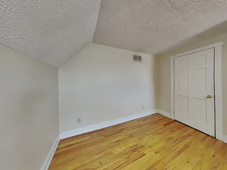 1394 Indianola Ave — Photo 12