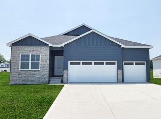 595 NW Concord Ln, Waukee, IA 50263