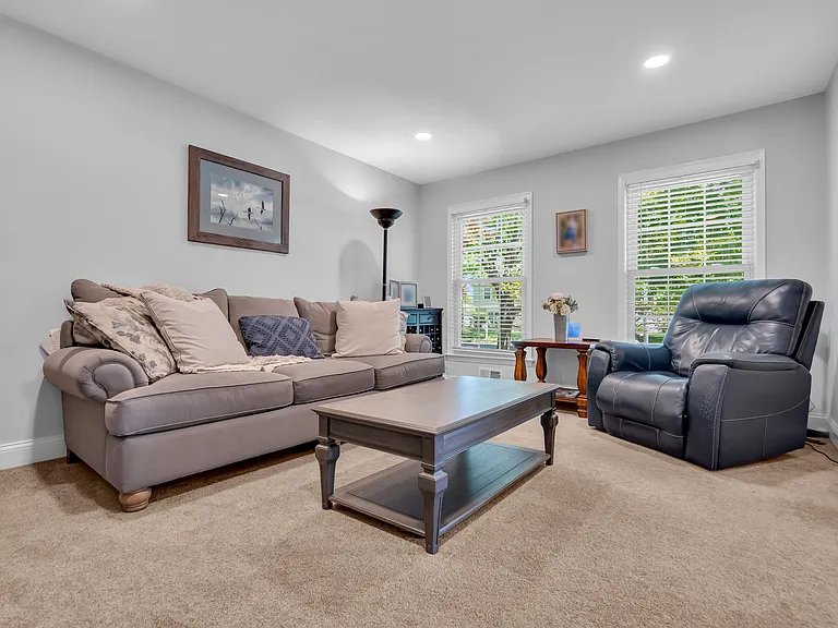 1044 Evelyn Dr — Photo 40