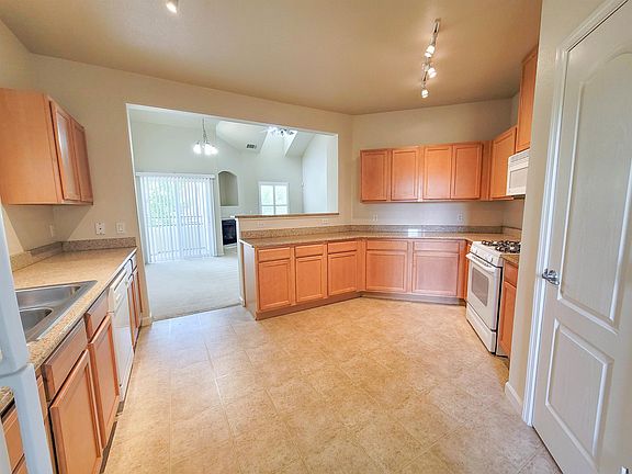 3rd image of 5506 Tares Cir #1