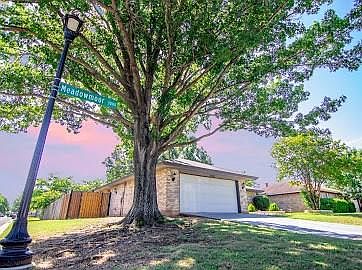 5th image of 3001 Meadowmoor St
