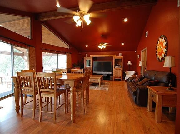 4th image of 2801 Creek Dr