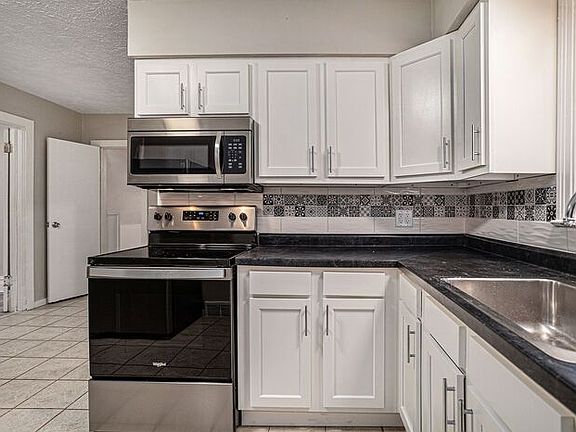 4th image of 1701 S Park St #1