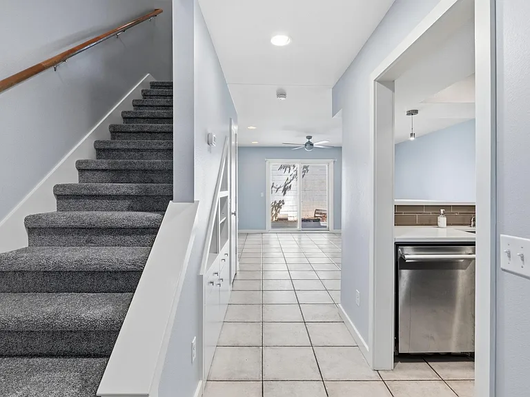 2122 Hancock Dr #121 — Photo 3