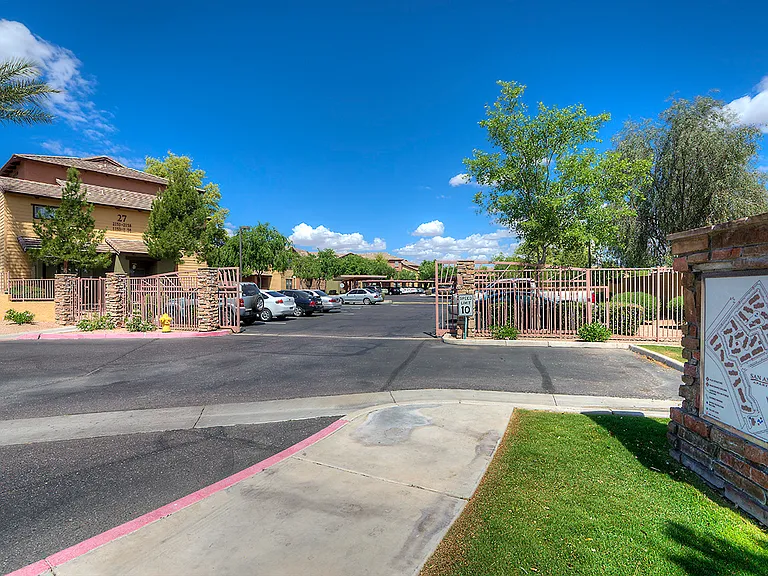 San Angelin Apartments — Photo 7