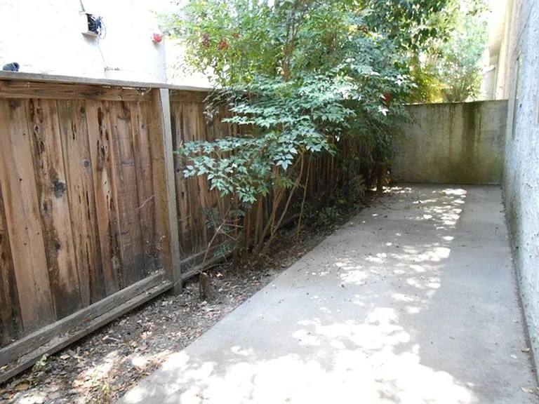 720 W 2nd Ave — Photo 13