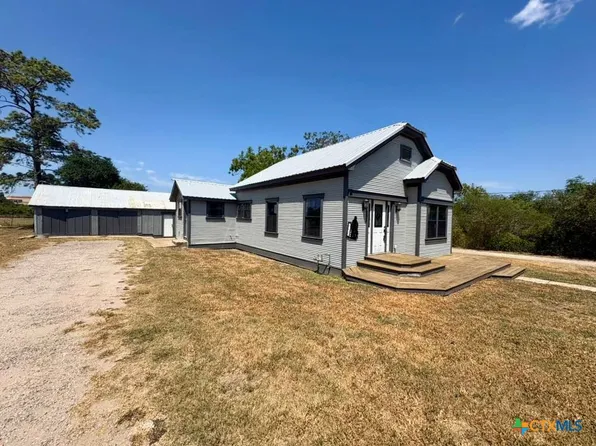 134 E North St, Goliad, TX 77963