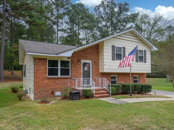 1339 Golden Forest Dr, Bessemer, AL 35022