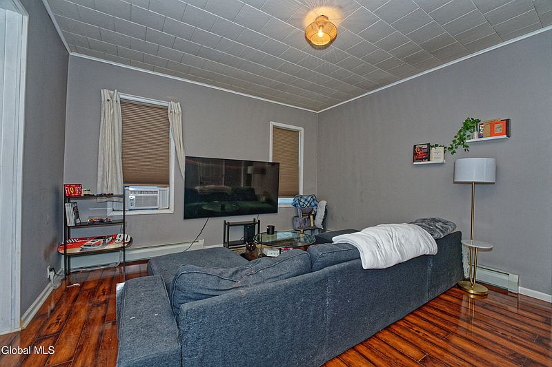 4th image of 662 5th Avenue