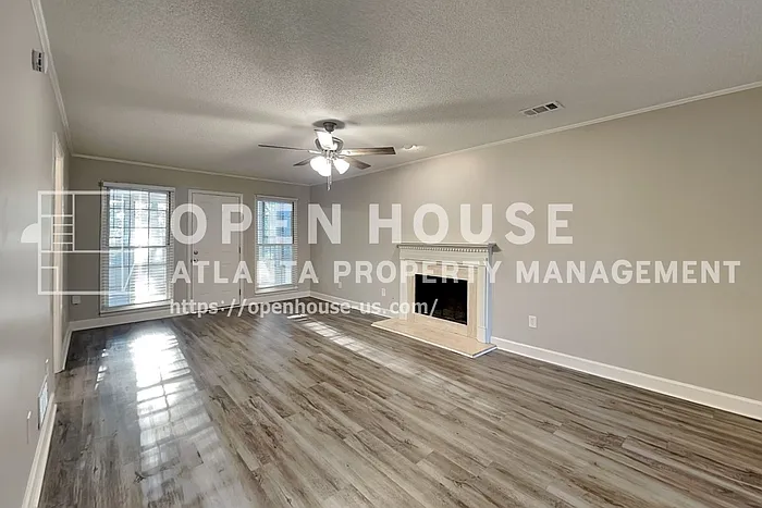 3 bed, 2.5 bath, 1936 sqft, $2,295 — Photo 4