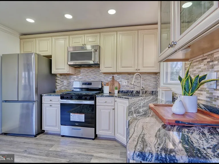 701 Platinum Ave — Photo 9
