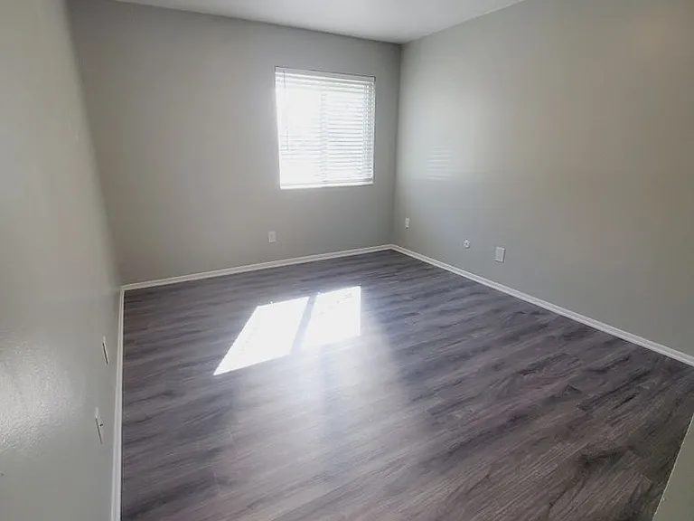 Sugarbush Apartments — Photo 200