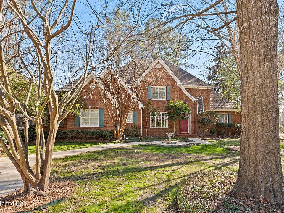 1st image of 806 Woodland Pne