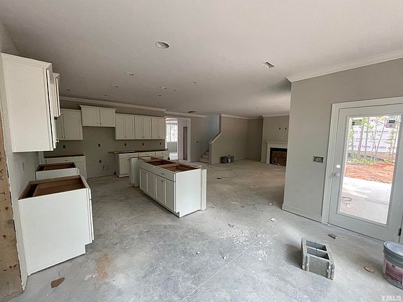 5th image of 196 Amber Oak Dr