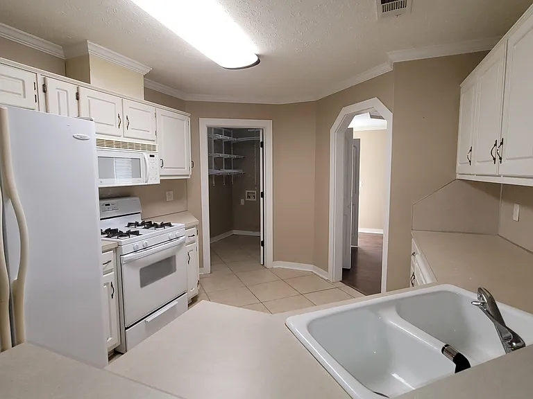 7108 Vinings Way — Photo 6