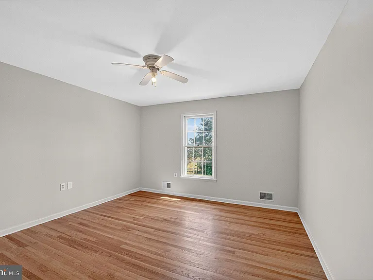 21733 Oatlands Rd — Photo 27