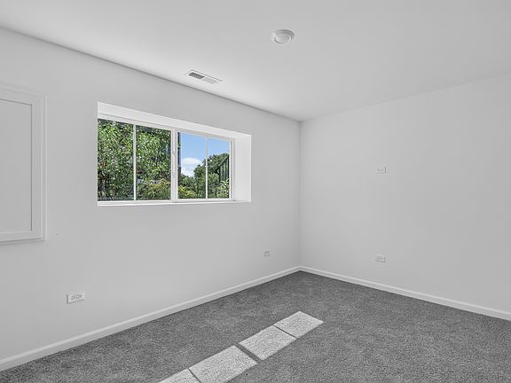 5th image of 445 Red Oak Cir
