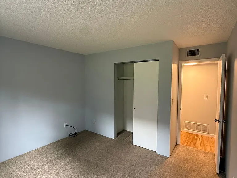 350 S Estes St #B — Photo 21